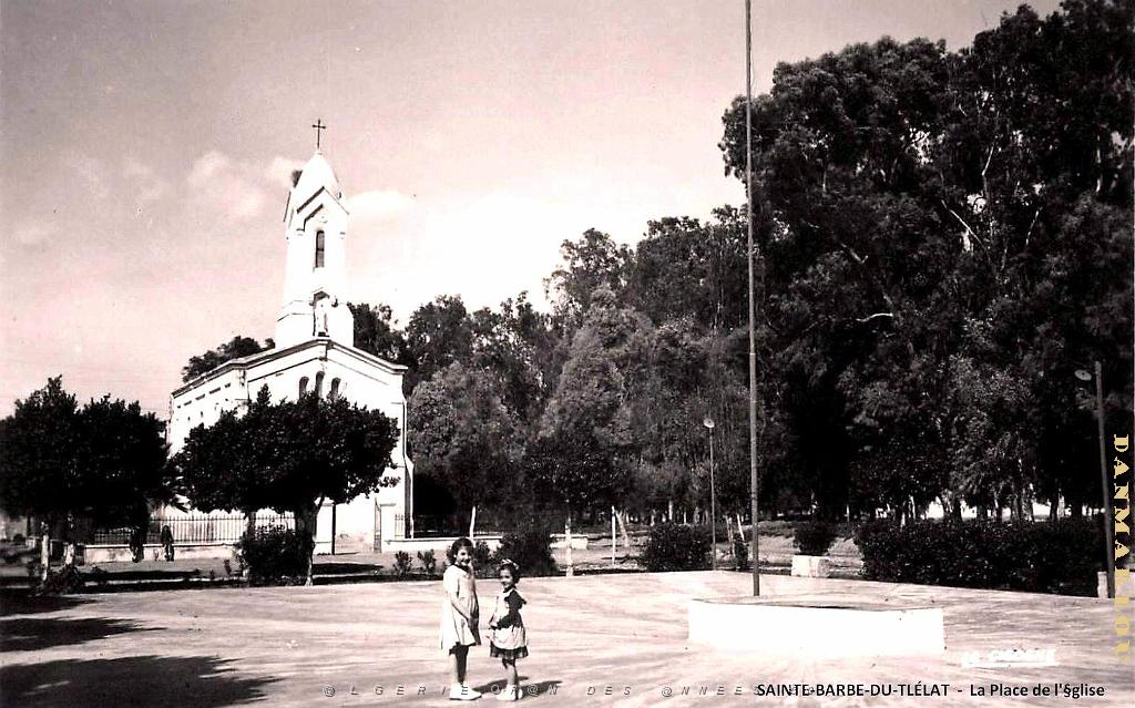 Sainte-Barbe -du-Tlelat - La Place de l'Eglise.jpg